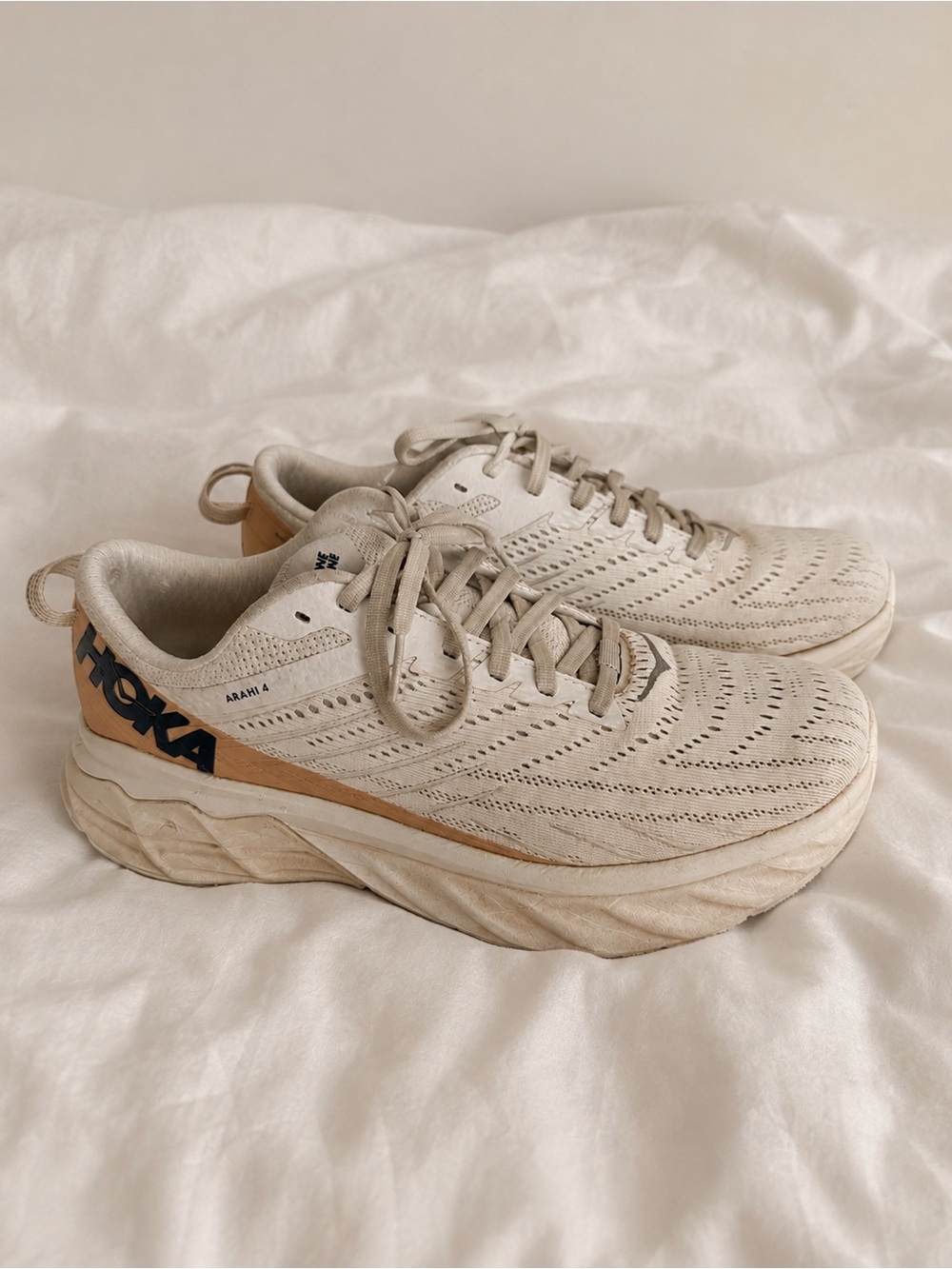 Hoka Arahi 4 Women’s Running Shoe — Cream with Tan and Navy Accents